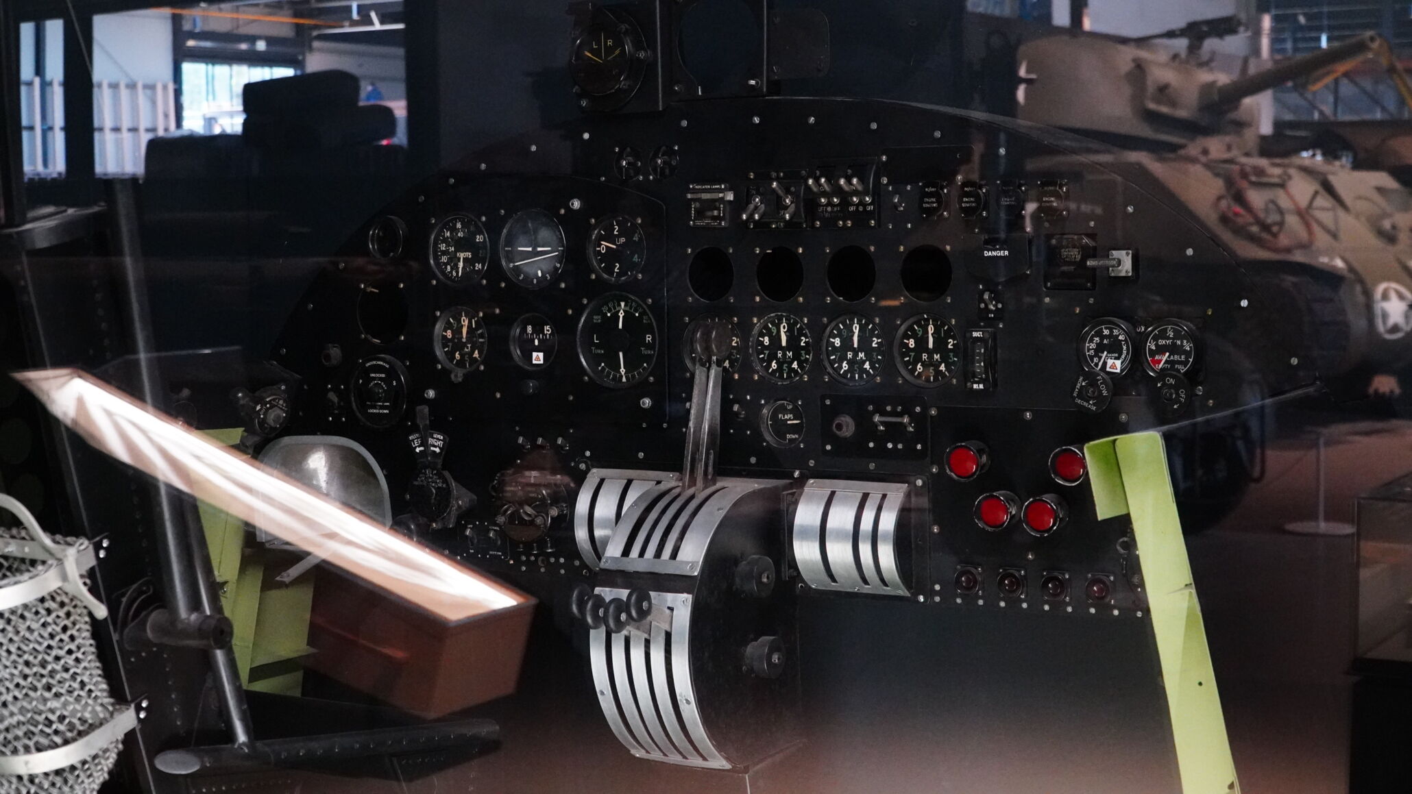 Flugzeug-Schaltpult-aus-dem-krieg-Bordfluganlage-2
