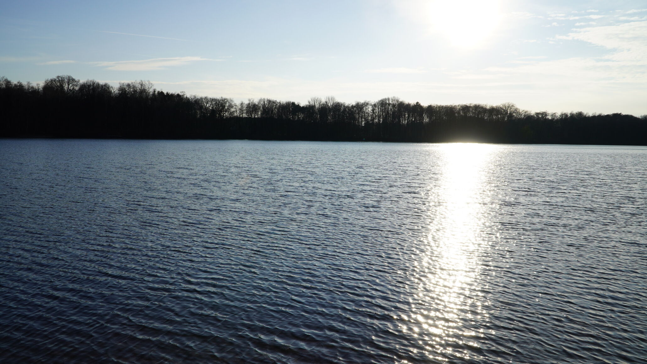 dahmensee mit sonne am strand und am Campingplatz