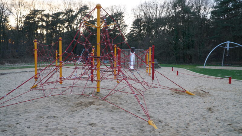 kletterspinne-hardt-spielplatz