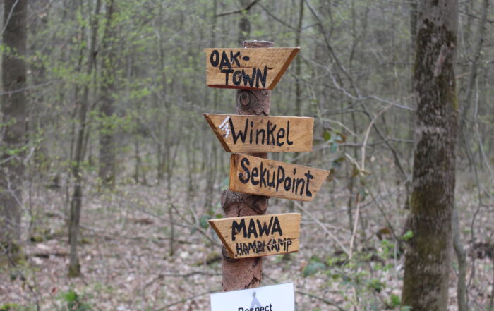 Wegweiser Hambacher Forst - Hambach - Oak-Town - Winkel - SekuPoint - Mawa Hambi Kamp