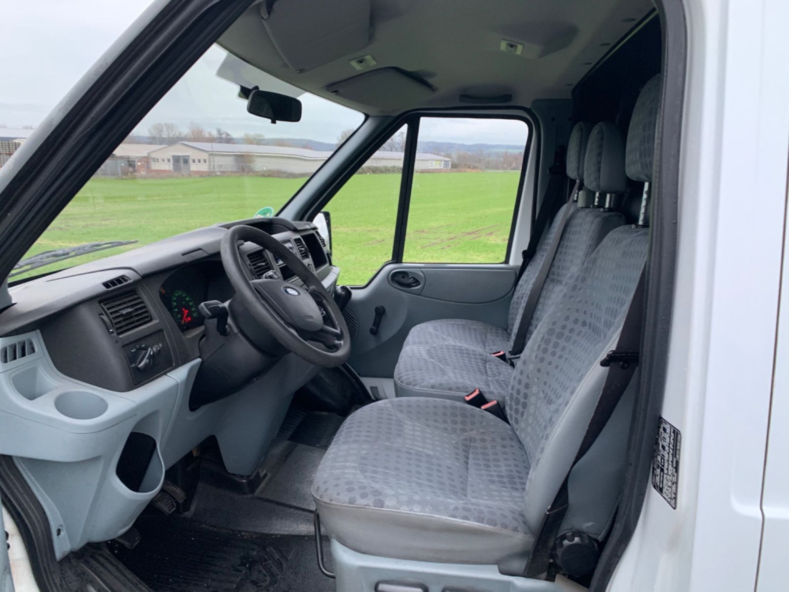 Ford Transit 280 K TDCI Fahrerseite Innen