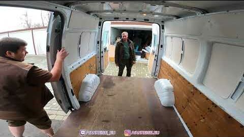 Ladefläche reinigen Ford Transit – Umbau zum CamperVan