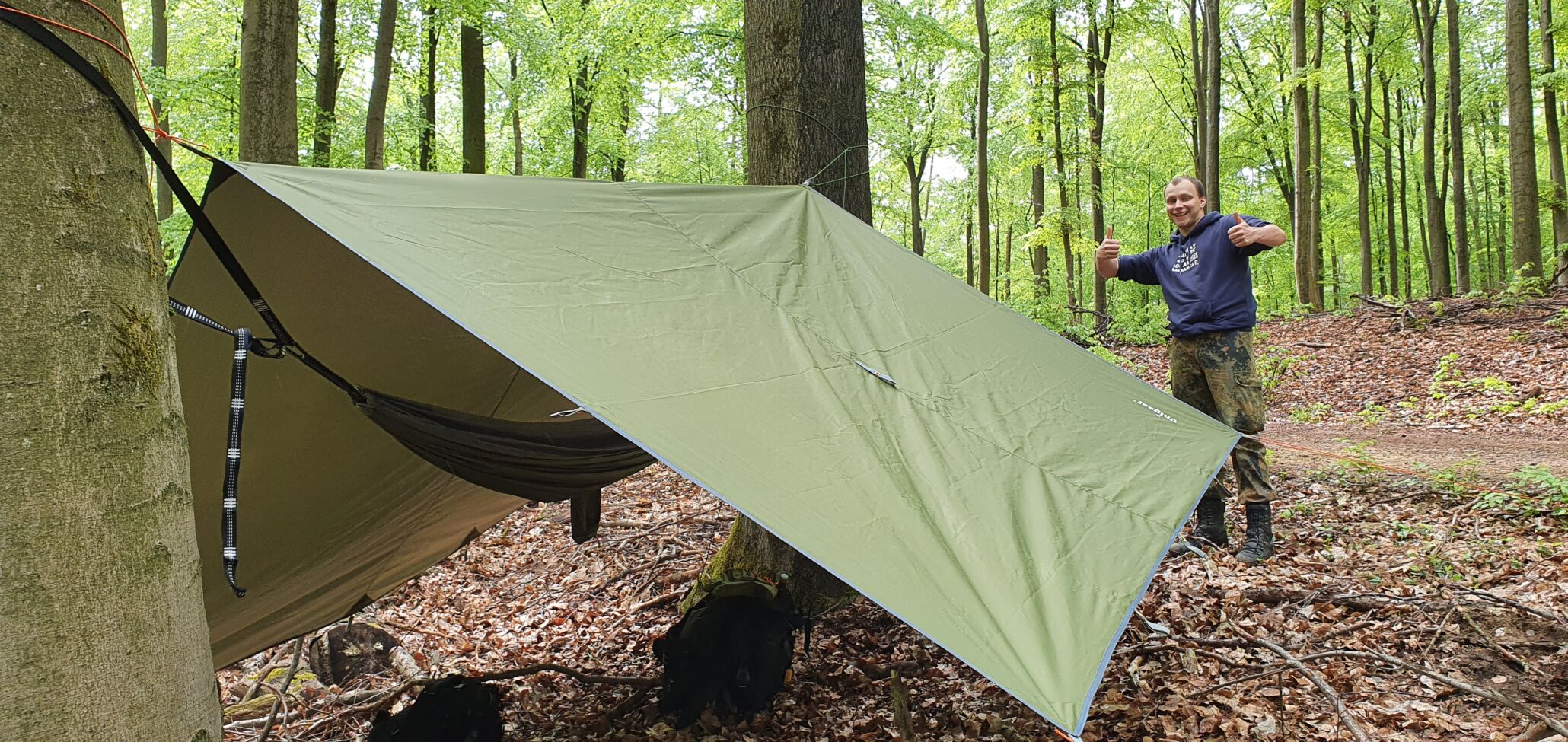 Tarp als Zelt mit Hängematte