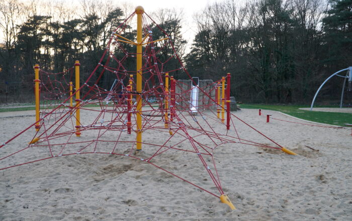 Neue Kletterspinne im Hardter Wald - auf dem neuen Spielplatz